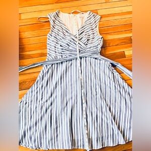 Beautiful Calvin Klein dress size 12 worn 2 times Blue and White